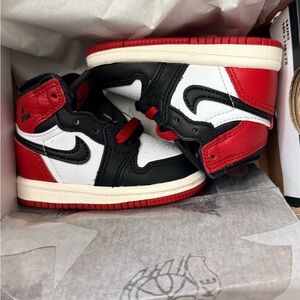 NWB Jordan 1 Retro High OG Black, White, and Red Varsity Seal Sneakers Size 3C